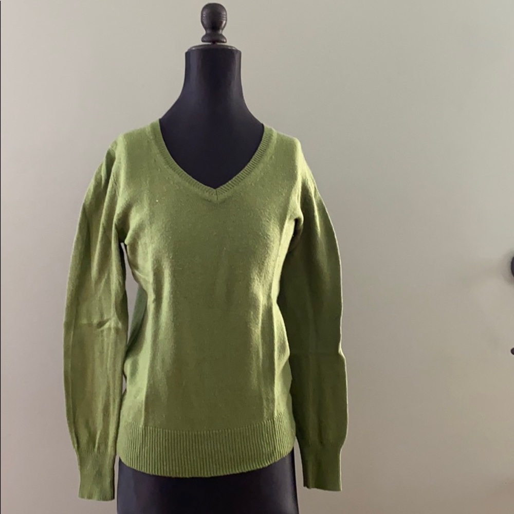 Gap sweater
